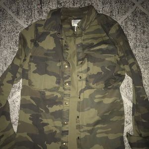 Forever 21 camo snap up top